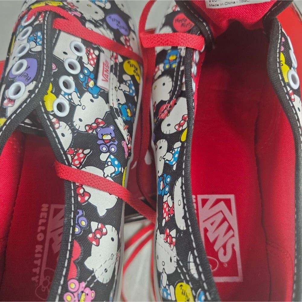 NEW Women's Hello Kitty x Vans Low-Top Sneakers – Black/Red Limited Edition - Picture 9 of 9